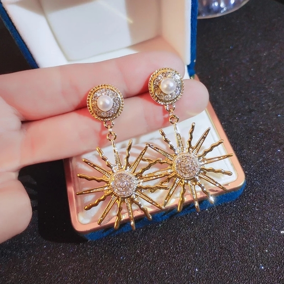 Jewelry - Luxury Gold Earrings